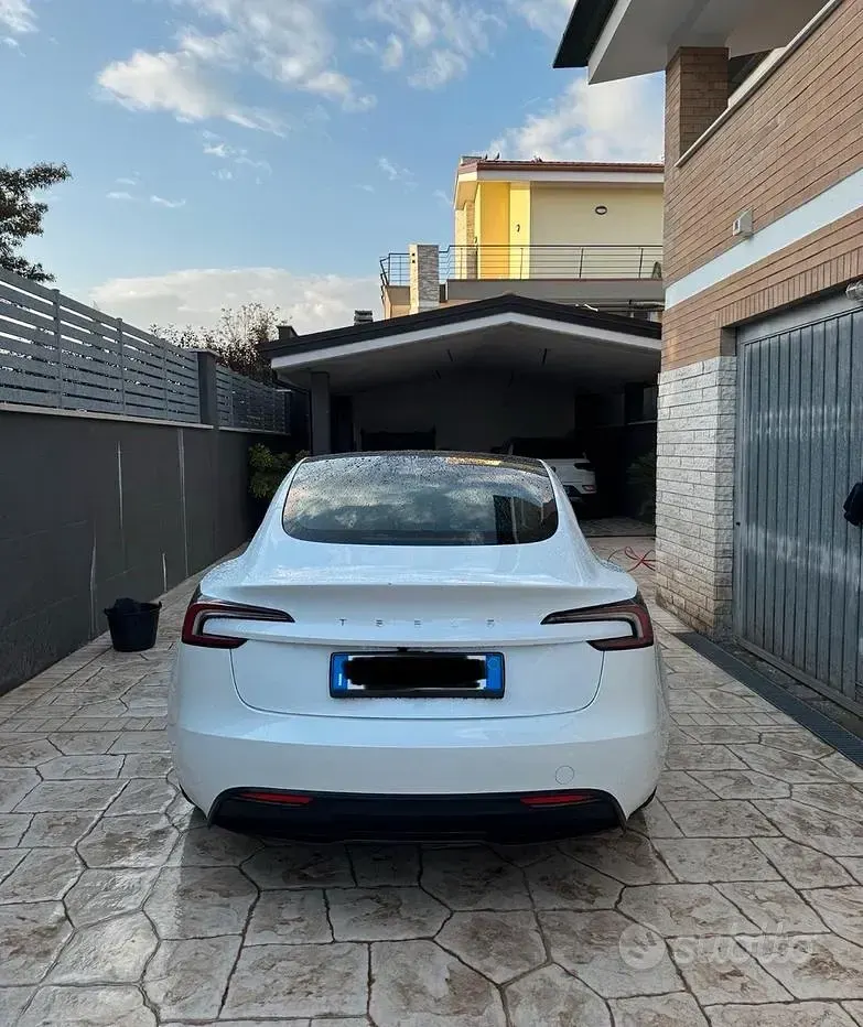 Usata Tesla Model 3 Standard Range 88 kW (120 CV) 2024 Bianco Berlina