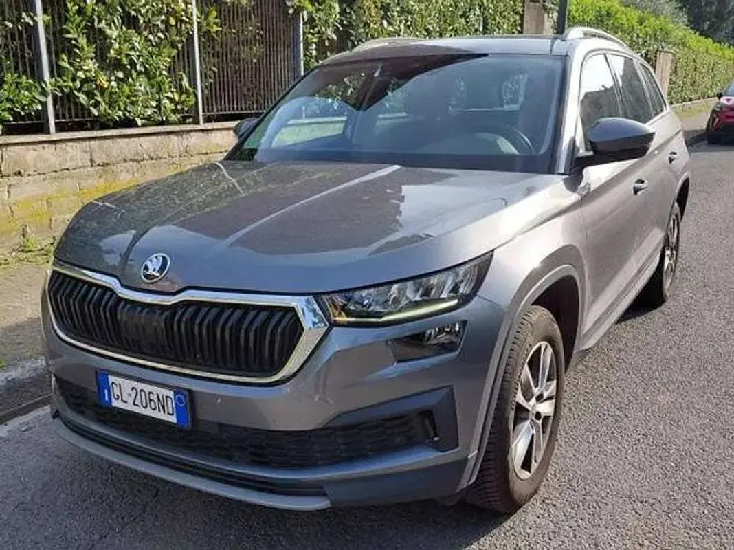 Käytetty Skoda Kodiaq Executive 150 HP (110 kW) 2022 Harmaa Katumaasturi