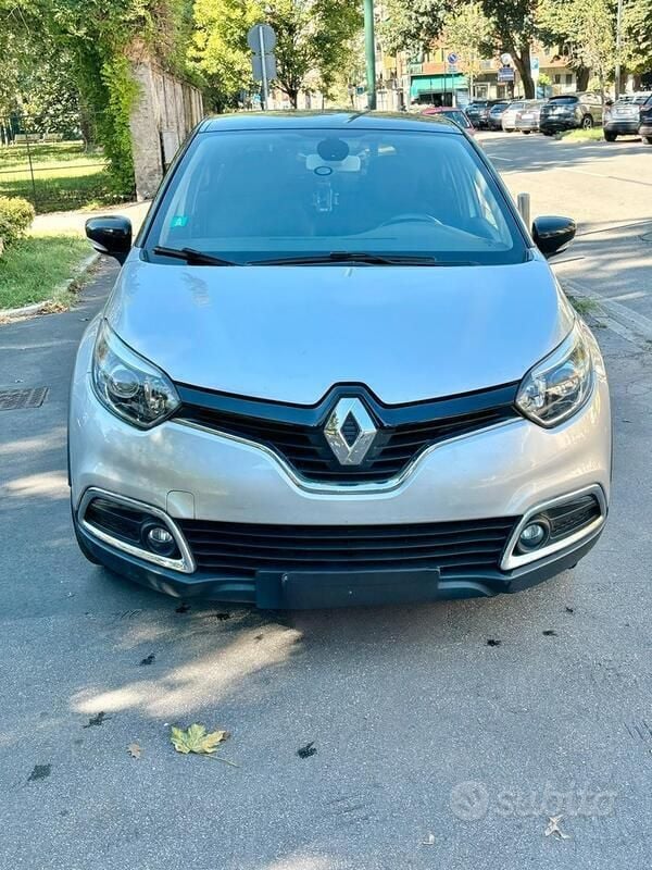 Usata Renault Captur 90 CV (66 kW) 2016 Grigio SUV