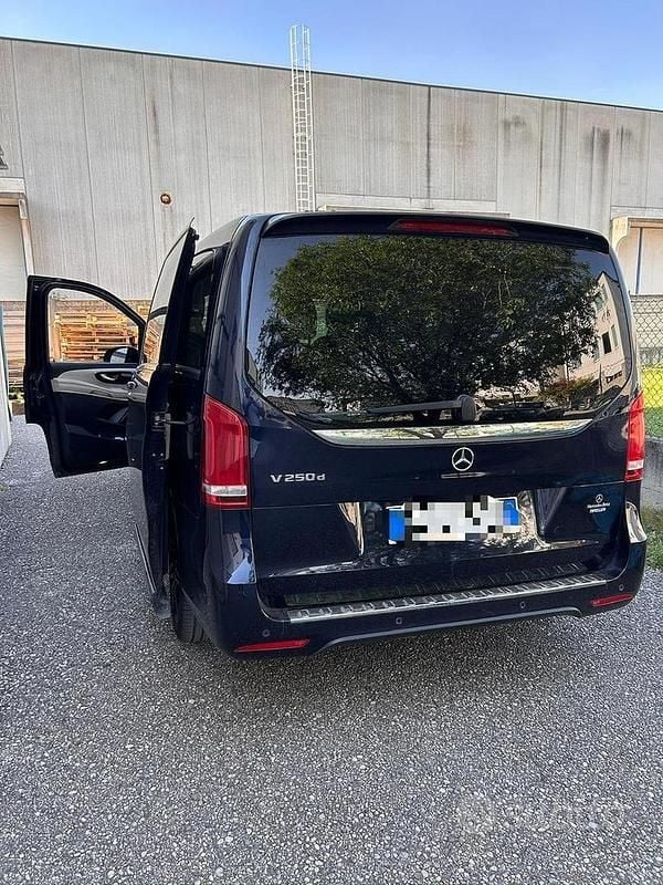 Usata Mercedes V250 Avantgarde 190 CV (139 kW) 2021 Blu Monovolume