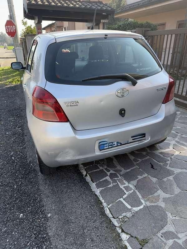 Usata Toyota Yaris Sol 90 CV (66 kW) 2007 Utilitaria