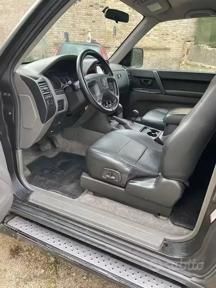 Usata Mitsubishi Pajero 160 CV (117 kW) 2001 Nero SUV