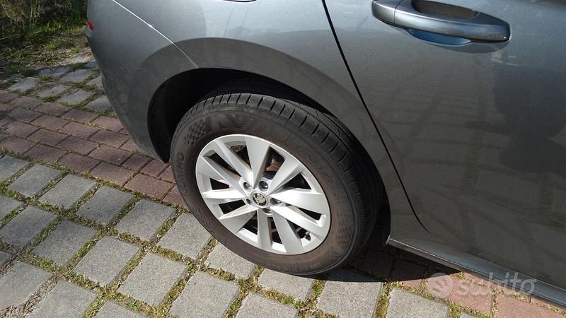 Usata Skoda Kamiq Ambition 115 CV (84 kW) 2023 Grigio SUV