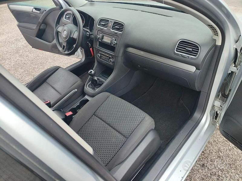 Usata VW Golf VI 105 CV (77 kW) 2010 Argento Utilitaria