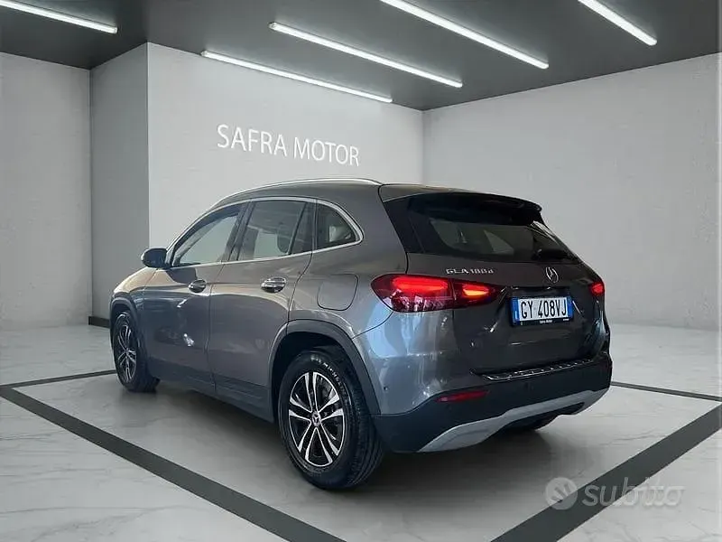 Usata Mercedes GLA180 Advanced 116 CV (85 kW) 2025 Grigio SUV