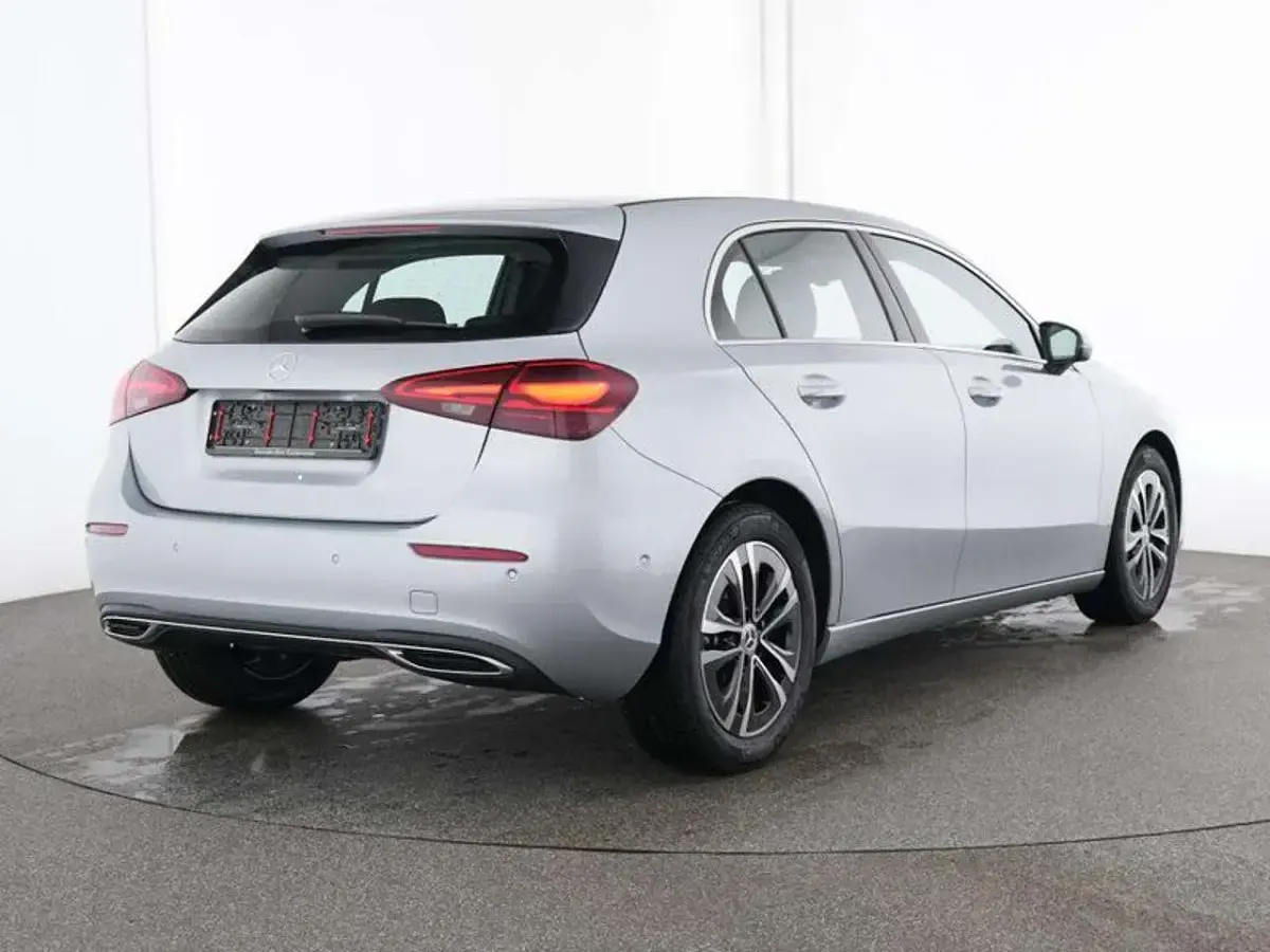 Usata Mercedes A180 Advanced 136 CV (100 kW) 2025 Argento high tech Berlina