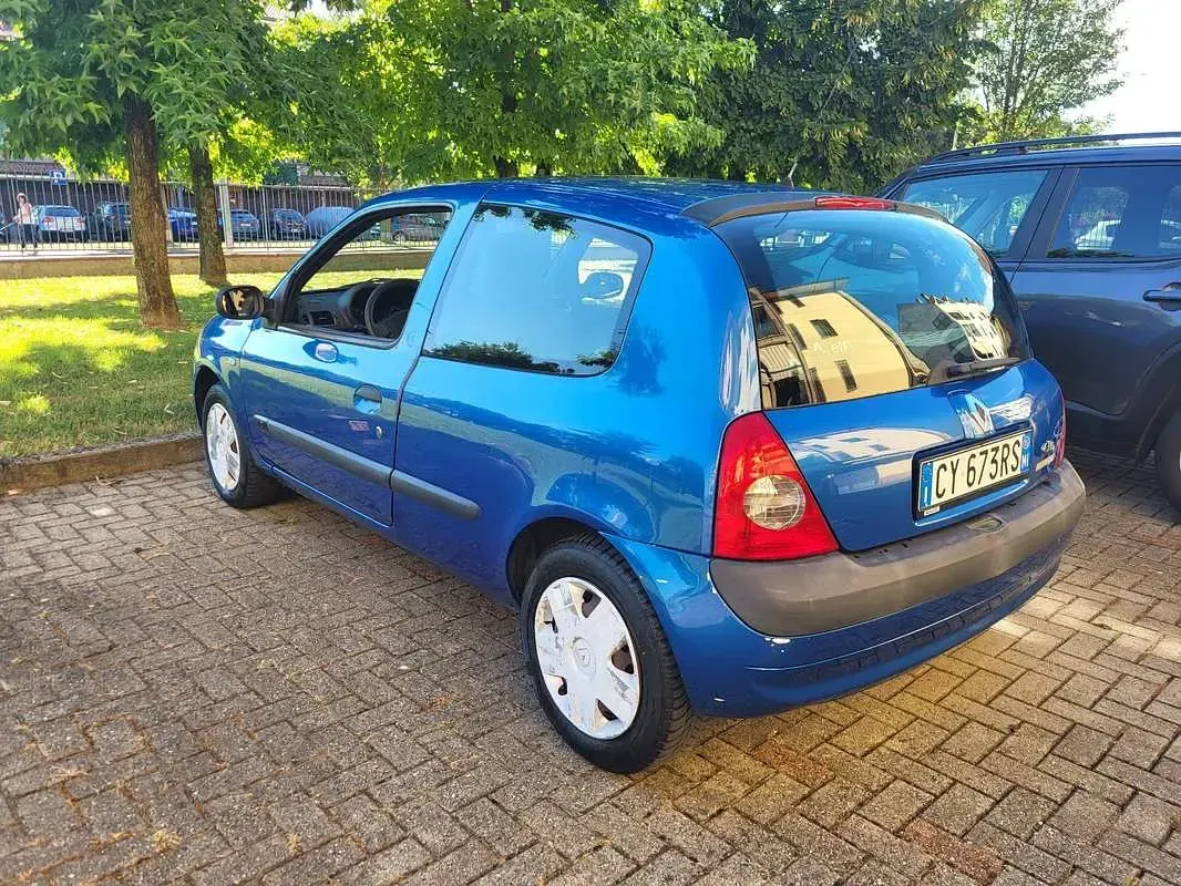 Usata Renault Clio II 58 CV (42 kW) 2005 Bluazzurro Berlina