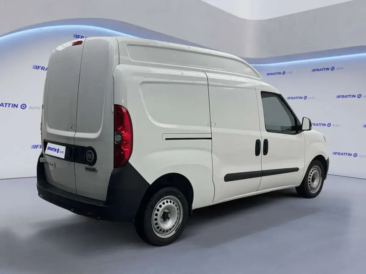 Usata Fiat Doblò Business 105 CV (77 kW) 2021 Bianco Monovolume