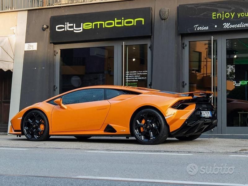 Usata Lamborghini Huracán 640 CV (470 kW) 2024 Arancione Coupé