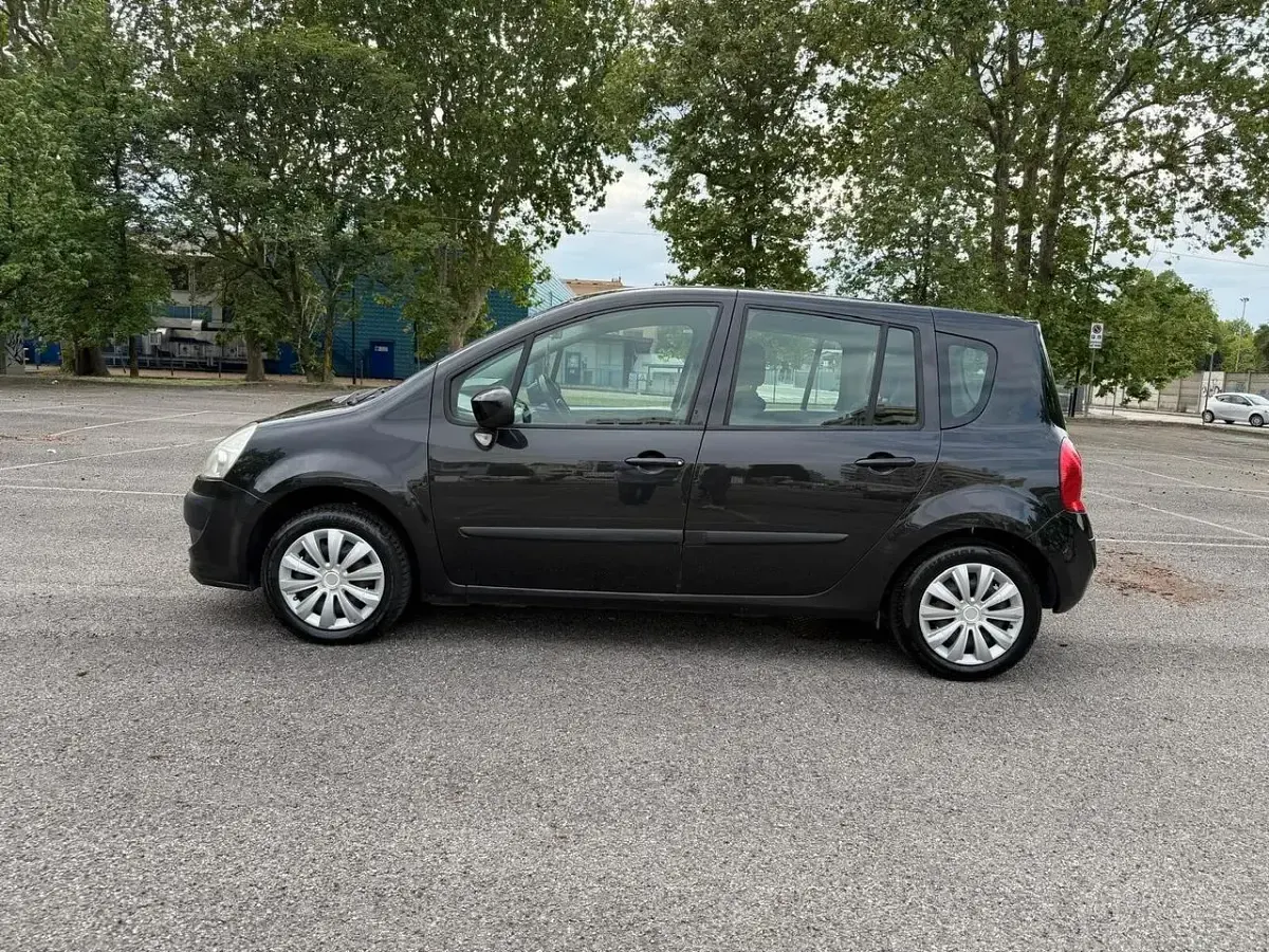 Usata Renault Modus 75 CV (55 kW) 2012 Nero Monovolume