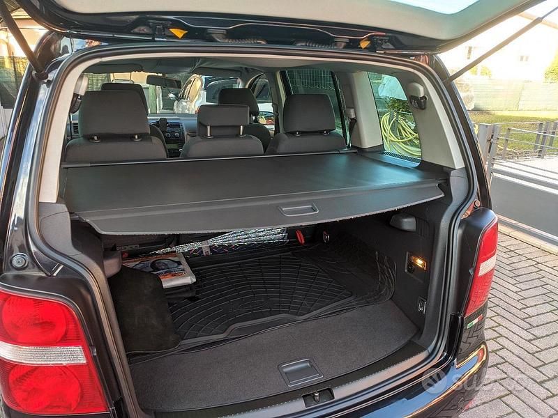 Usata VW Touran 105 CV (77 kW) 2005 Nero Monovolume