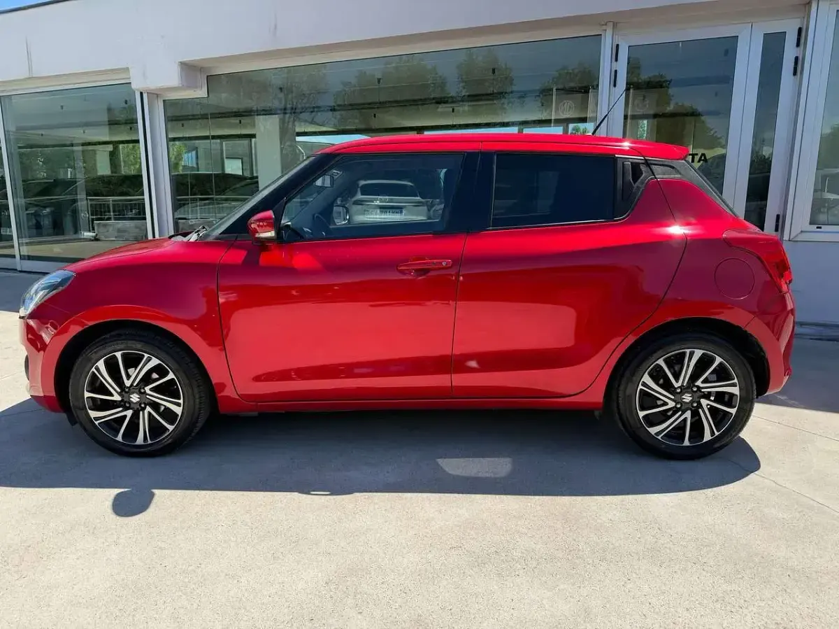 Usado Suzuki Swift 83 CV (61 kW) 2020 Rojo Utilitario