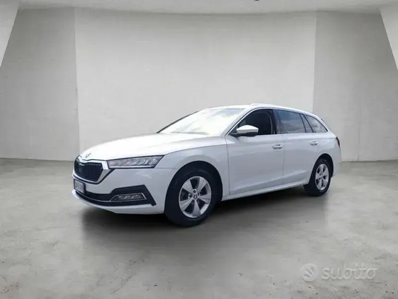 Usata Skoda Octavia Executive 150 CV (110 kW) 2023 Bianco Station wagon