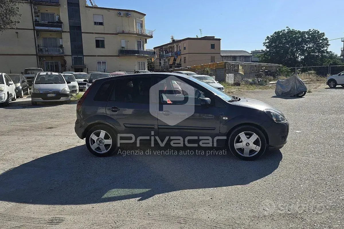 Usata Ford Fiesta 68 CV (50 kW) 2008 Grigio Utilitaria