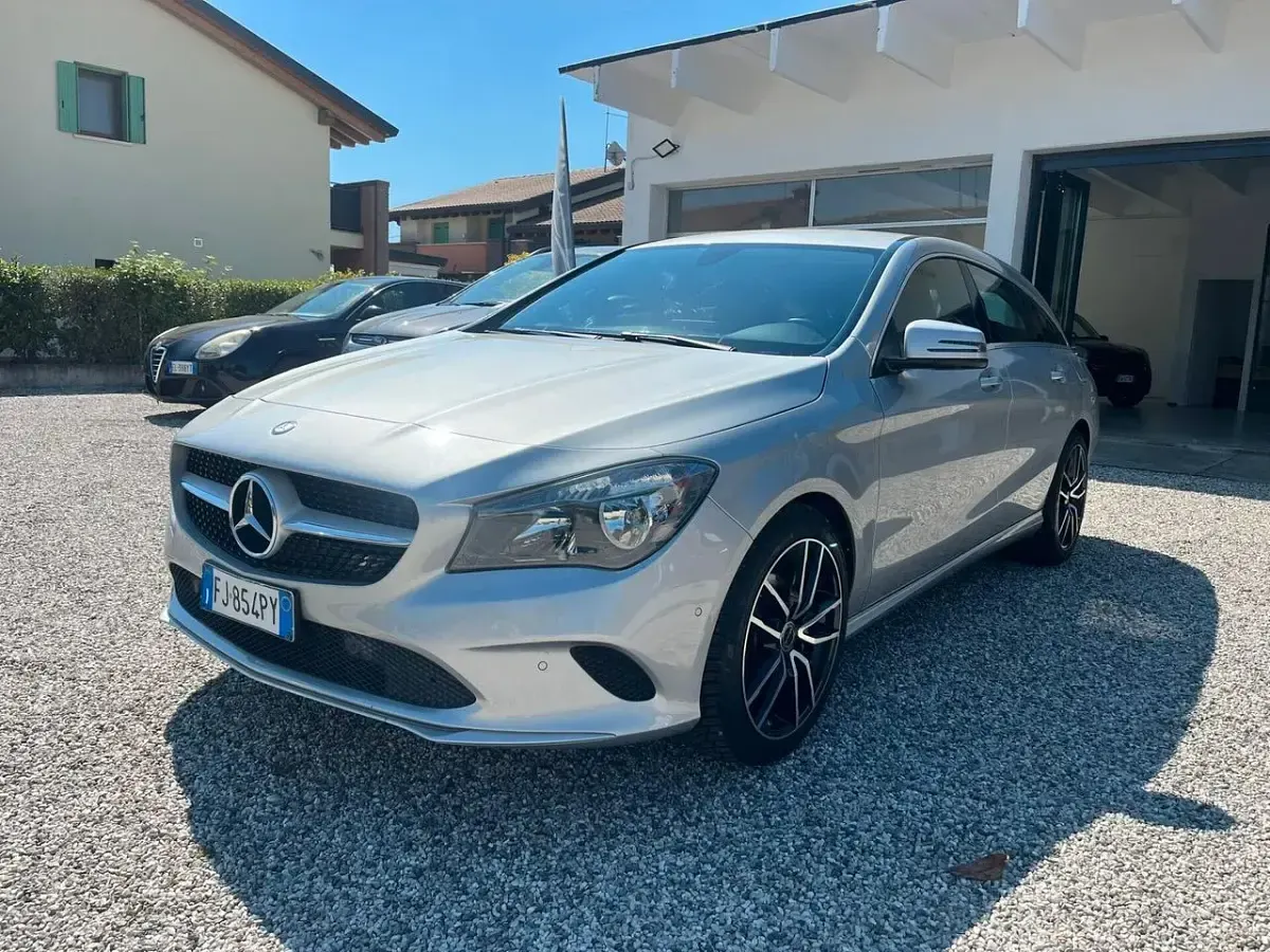 Usata Mercedes CLA180 Premium 108 CV (79 kW) 2017 Argento Berlina