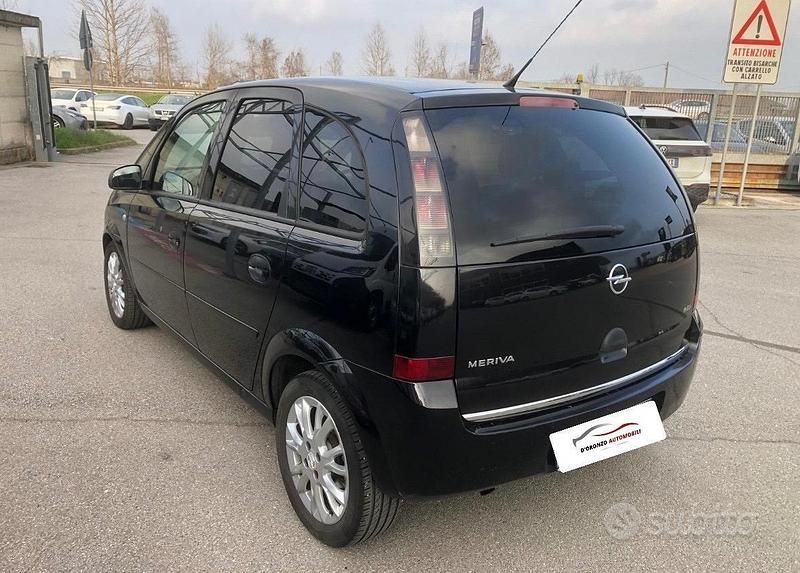 Usata Opel Meriva 90 CV (66 kW) 2010 Nero Monovolume