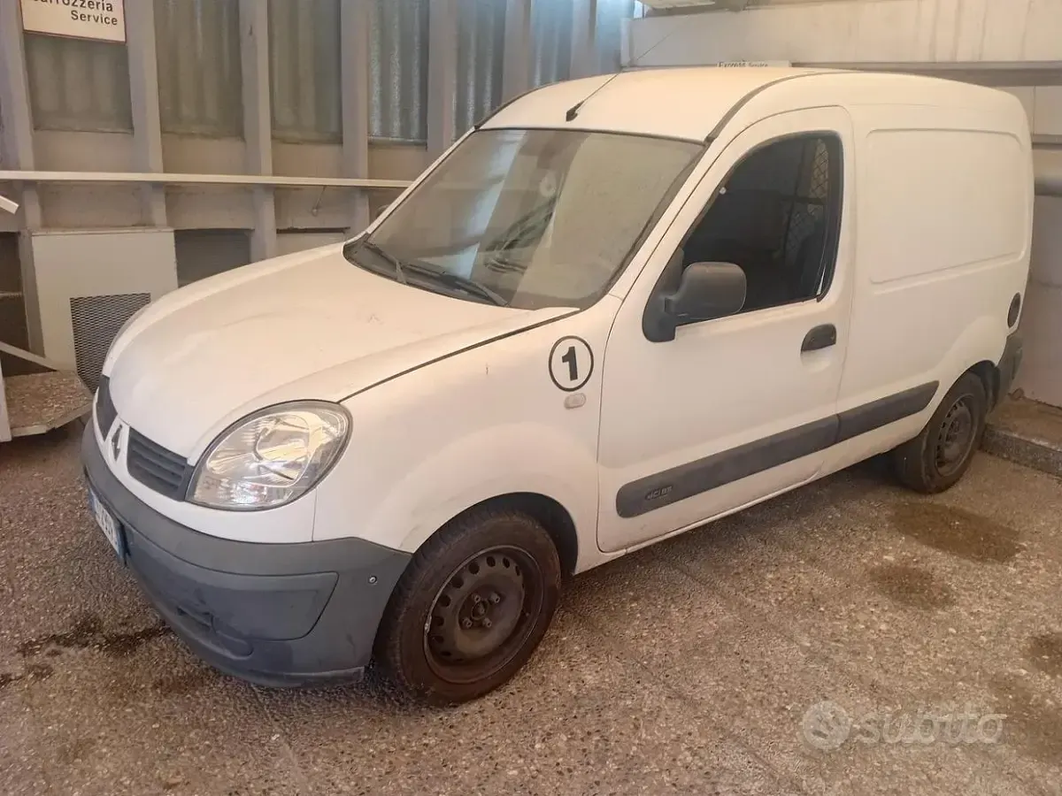 Usata Renault Kangoo 68 CV (50 kW) 2007 Bianco Monovolume