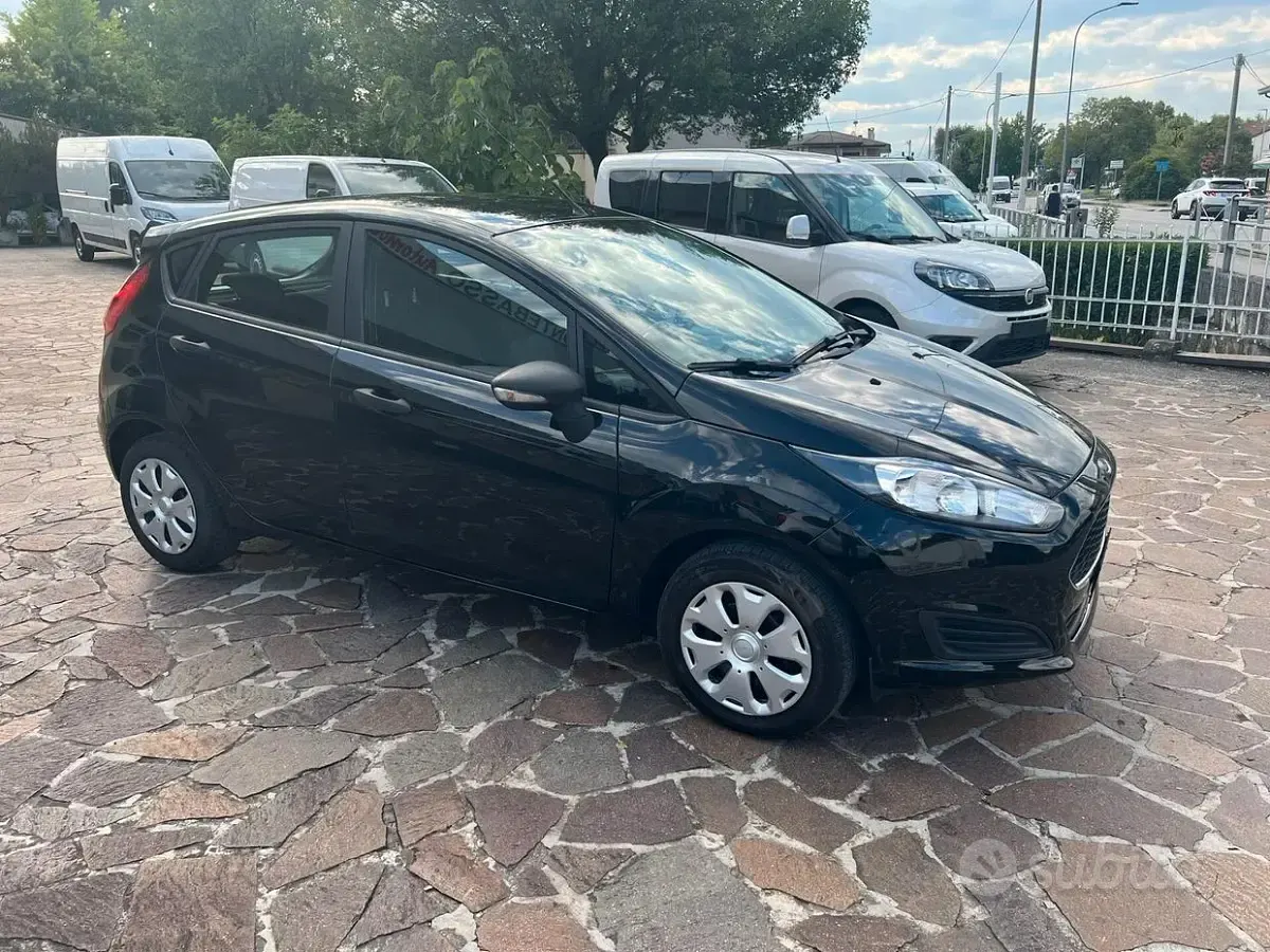 Usata Ford Fiesta Business Edition 60 CV (44 kW) 2016 Nero Utilitaria