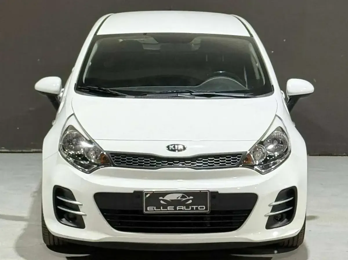 Usata Kia Rio 75 CV (55 kW) 2017 Bianco Berlina