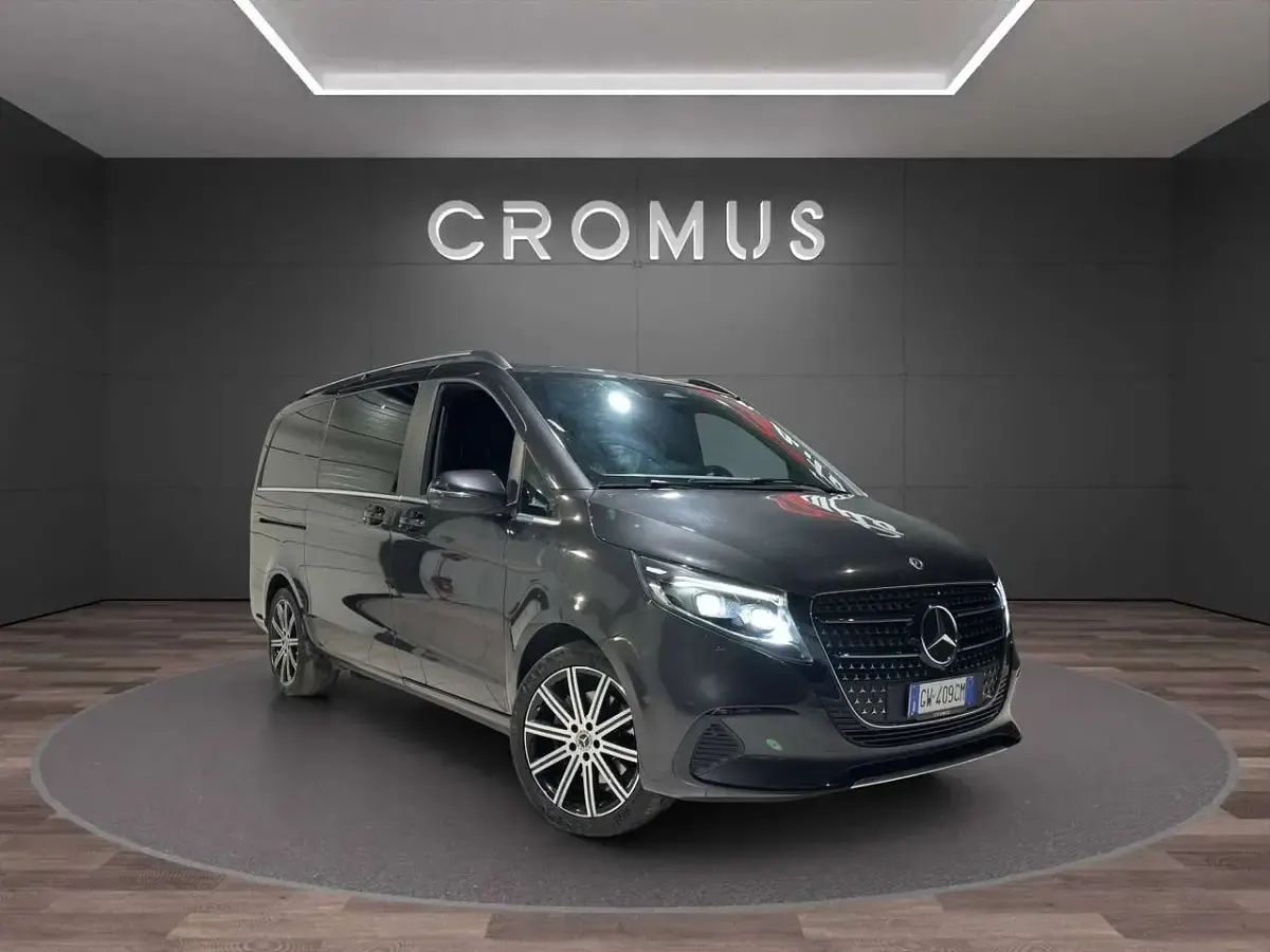 Usado Mercedes V300 Exclusive 237 CV (174 kW) 2024 Gris Monovolumen