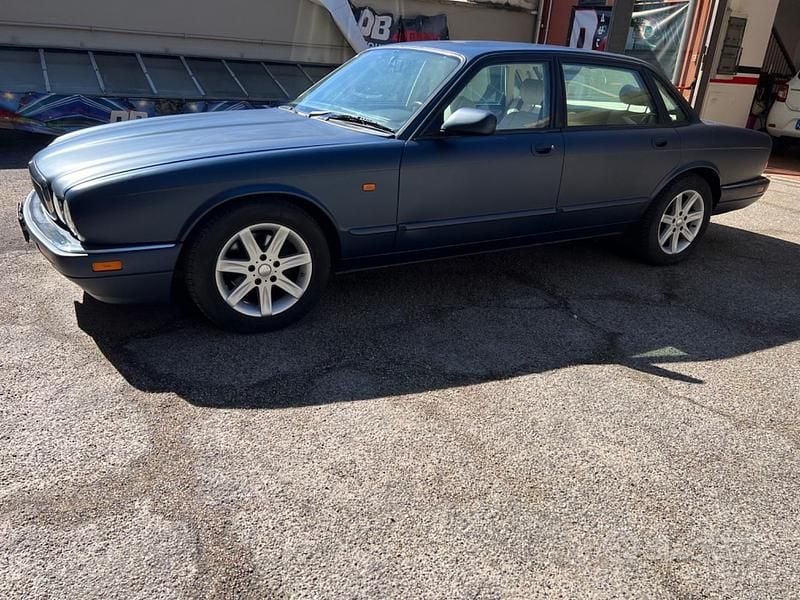 Usata Jaguar XJ 241 CV (177 kW) 1995 Blu Berlina