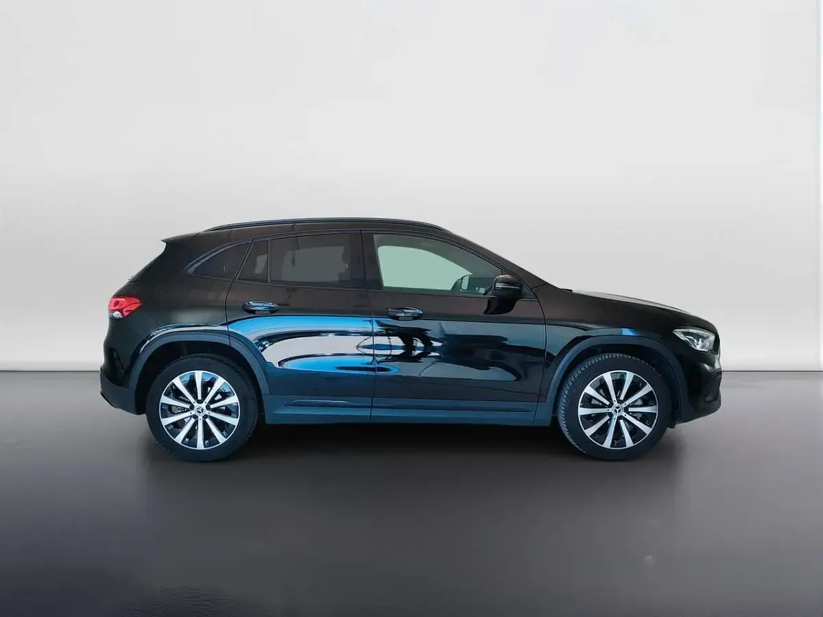 Usata Mercedes GLA200 150 CV (110 kW) 2020 Nero SUV