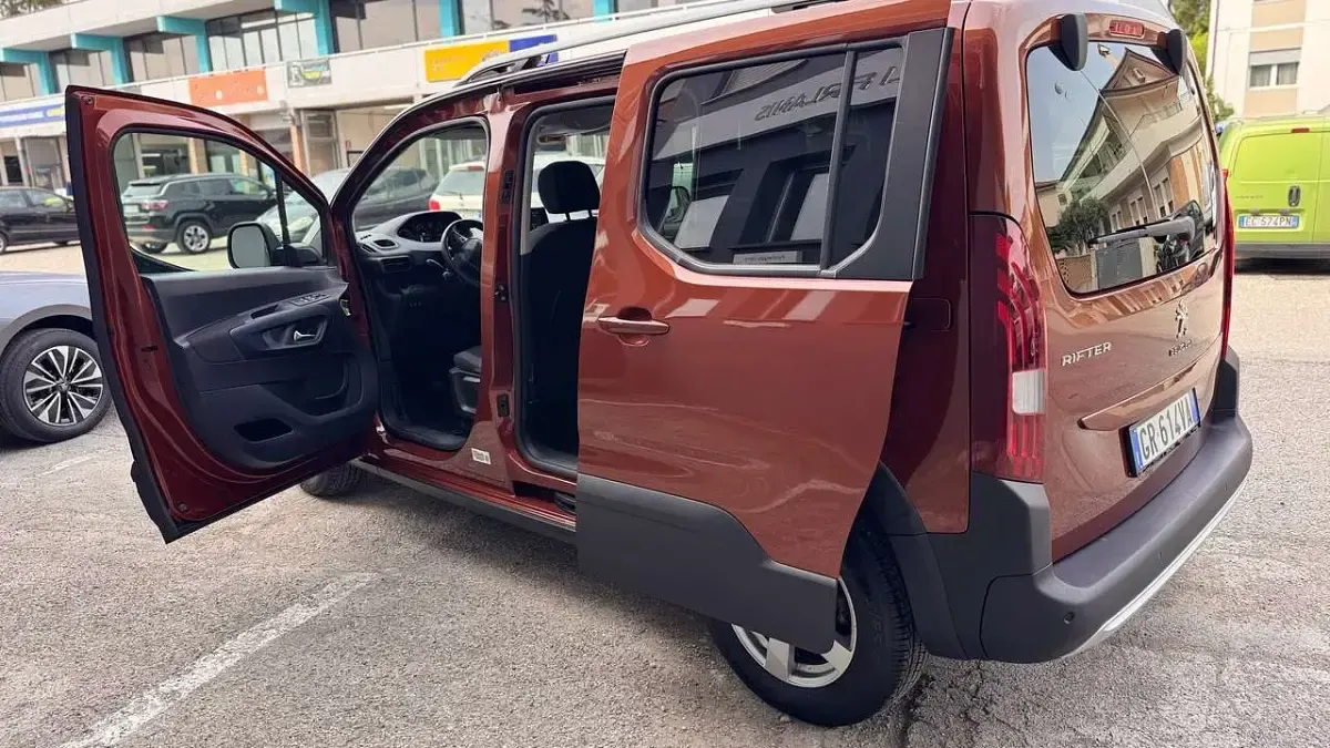 Usata Peugeot Rifter Allure 102 CV (75 kW) 2019 Bronzo Monovolume