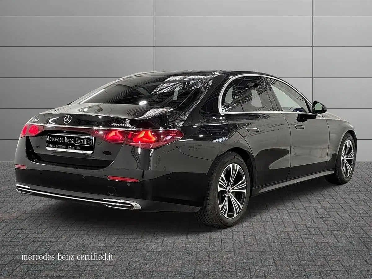 Usata Mercedes E220 Advanced 198 CV (145 kW) 2025 Nero metallizzato Berlina