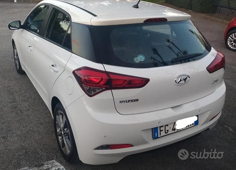 Usata Hyundai i20 75 CV (55 kW) 2016 Bianco Berlina