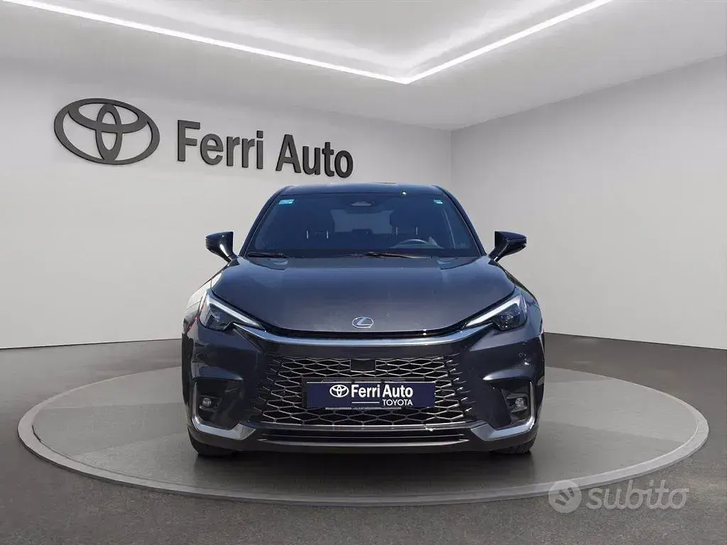 Usata Lexus LBX 136 CV (100 kW) 2024 Blu SUV
