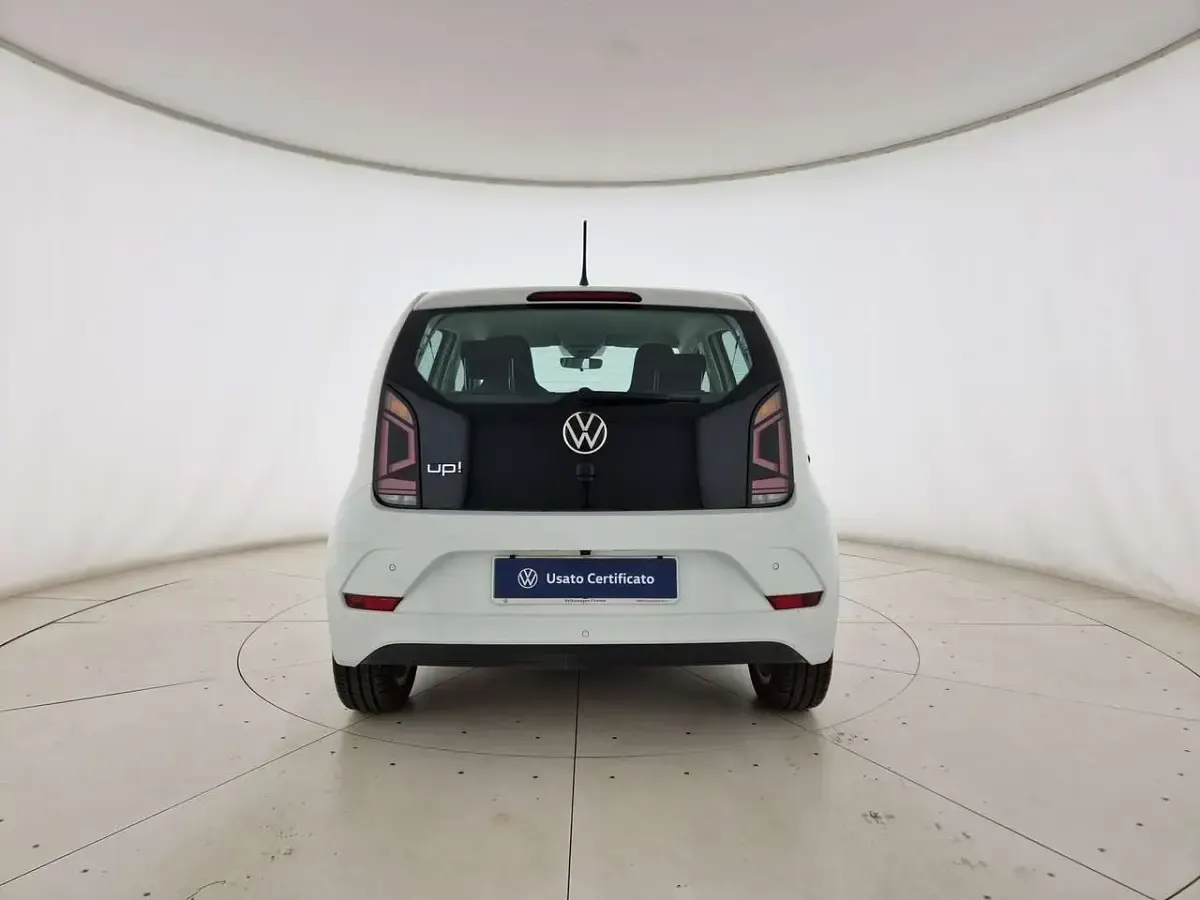 Usata VW up! Move 65 CV (47 kW) 2023 Pure white Utilitaria