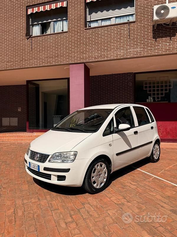Usata Fiat Idea Active 95 CV (69 kW) 2012 Bianco Monovolume