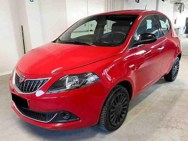 Usata Lancia Ypsilon Silver 69 CV (50 kW) 2022 Rosso Utilitaria