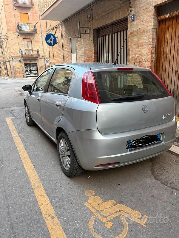 Usata Fiat Grande Punto 77 CV (56 kW) 2005 Grigio Utilitaria