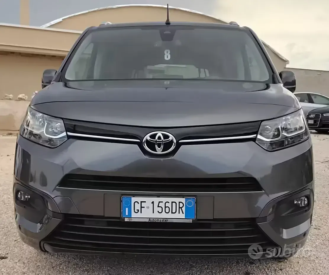 Usata Toyota Proace Verso Luxury 102 CV (75 kW) 2021 Grigio Station wagon
