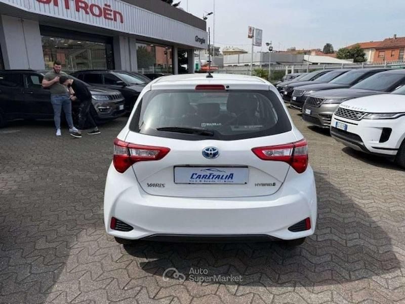 Usata Toyota Yaris Hybrid Active 73 CV (53 kW) 2020 Bianco Berlina