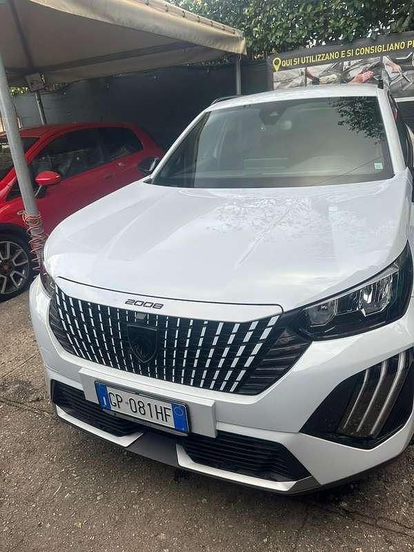 Usata Peugeot 2008 Allure 102 CV (75 kW) 2024 SUV