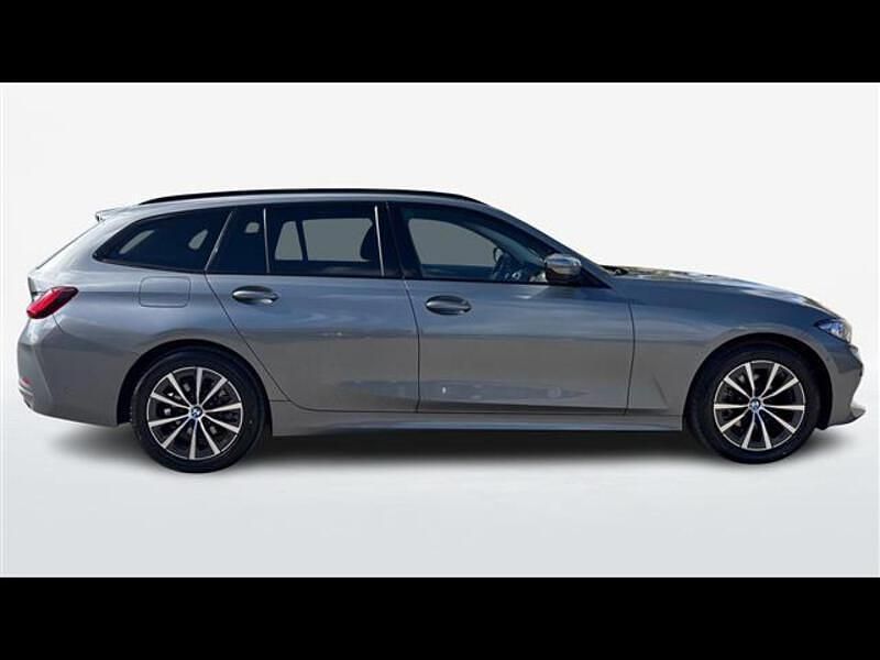 Usata BMW 318 Comfort Edition 149 CV (109 kW) 2025 Grigio chiaro Station wagon