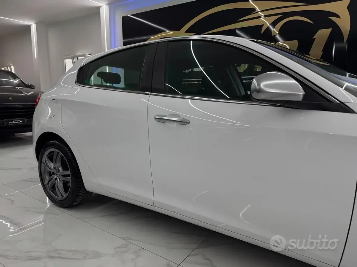 Usata Alfa Romeo Giulietta Super 120 CV (88 kW) 2017 Bianco Utilitaria