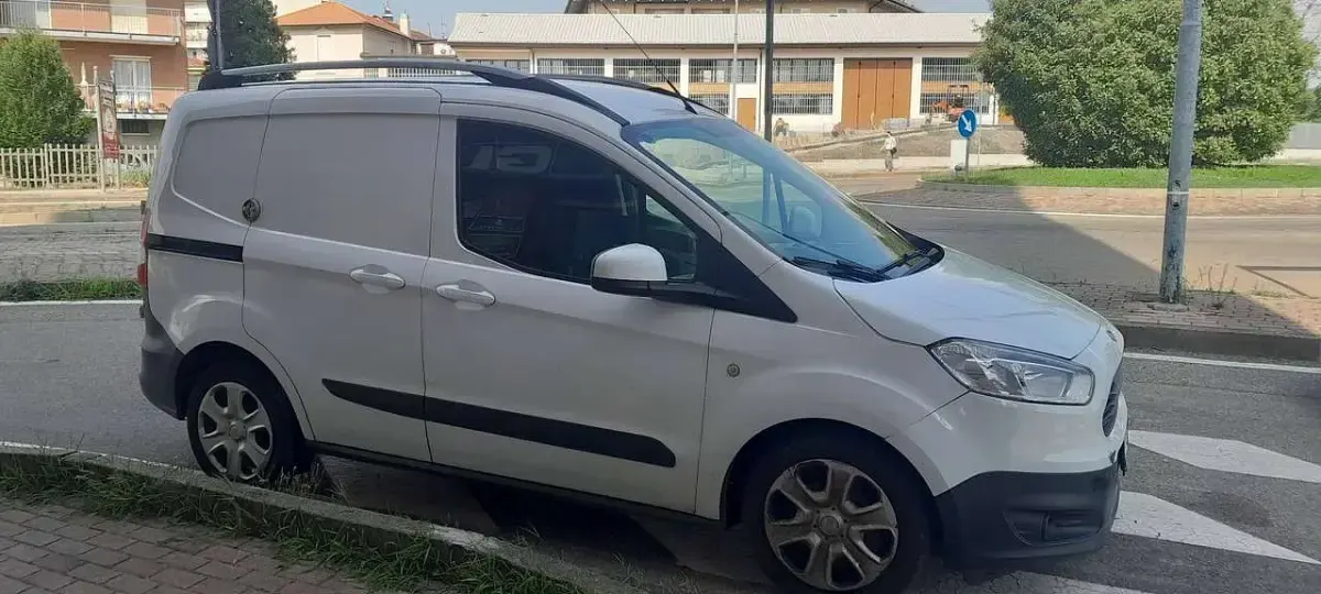 Usata Ford Transit Courier 95 CV (69 kW) 2017 Bianco Furgone