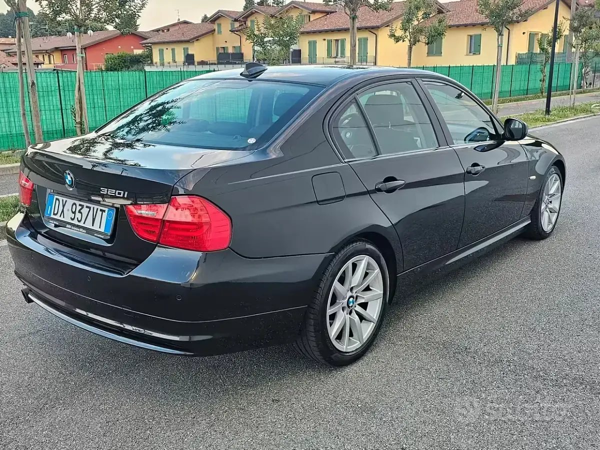 Begagnad BMW 320 170 HK (125 kW) 2009 Svart Sedan