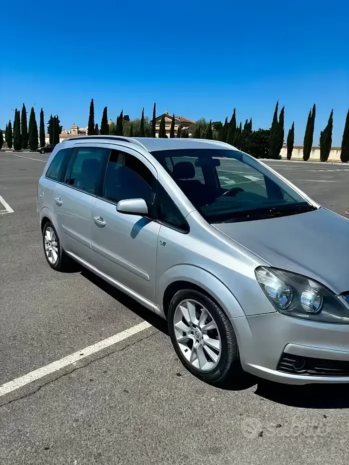 Usata Opel Zafira 120 CV (88 kW) 2006 Grigio Monovolume