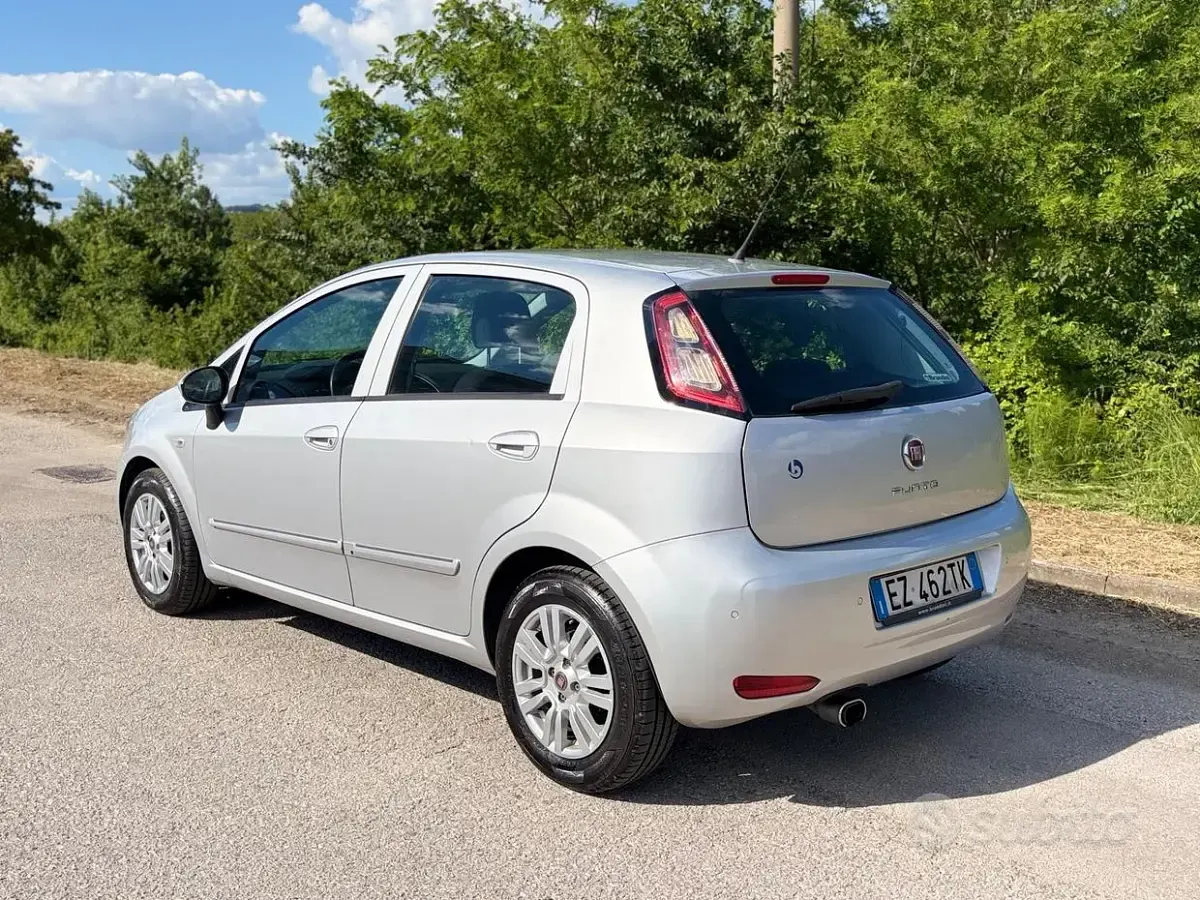 Usata Fiat Punto Lounge 85 CV (62 kW) 2015 Grigio Utilitaria