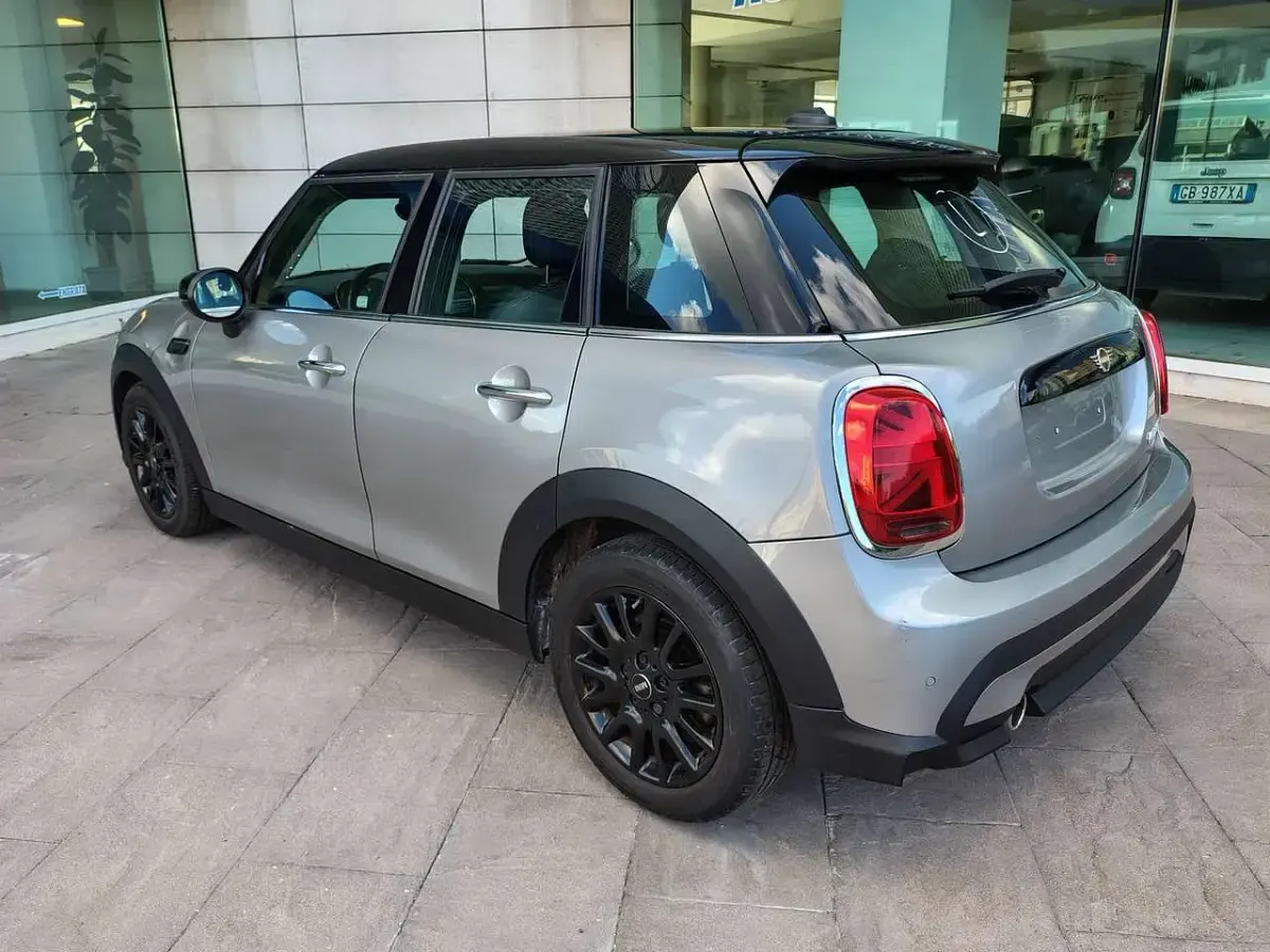 Usata Mini Cooper Business 136 CV (100 kW) 2023 Grigio metallizzato Utilitaria