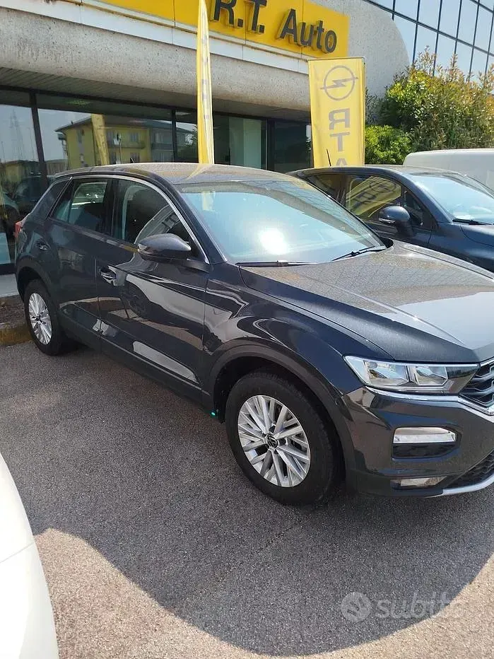 Usata VW T-Roc Business 110 CV (80 kW) 2021 Grigio SUV