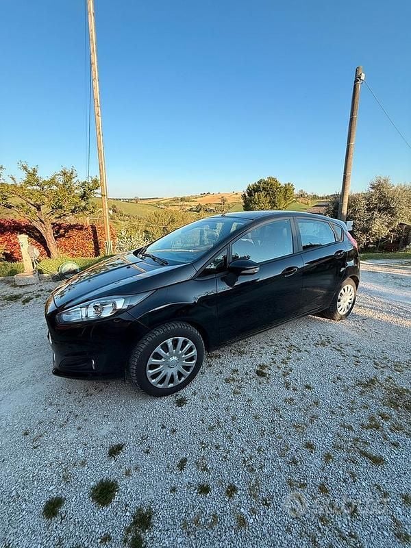 Usata Ford Fiesta 75 CV (55 kW) 2017 Nero Berlina