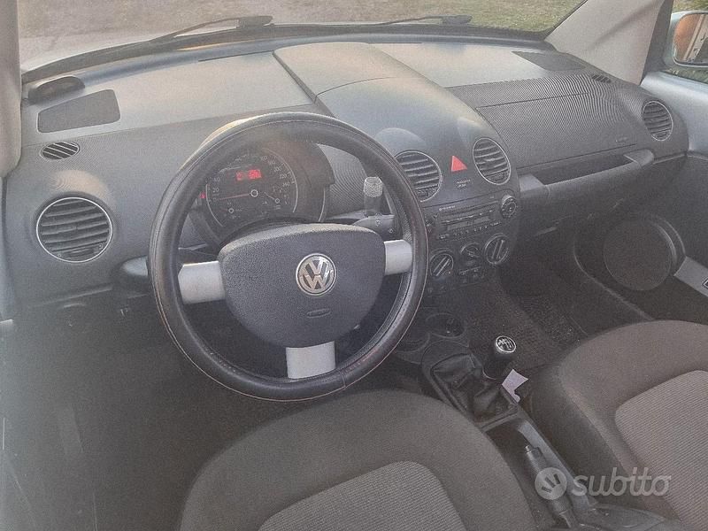 Usata VW New Beetle 105 CV (77 kW) 2008 Grigio Utilitaria
