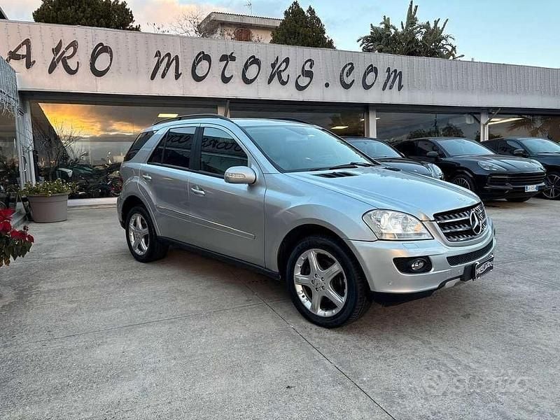 Usata Mercedes ML320 224 CV (164 kW) 2005 Grigio SUV