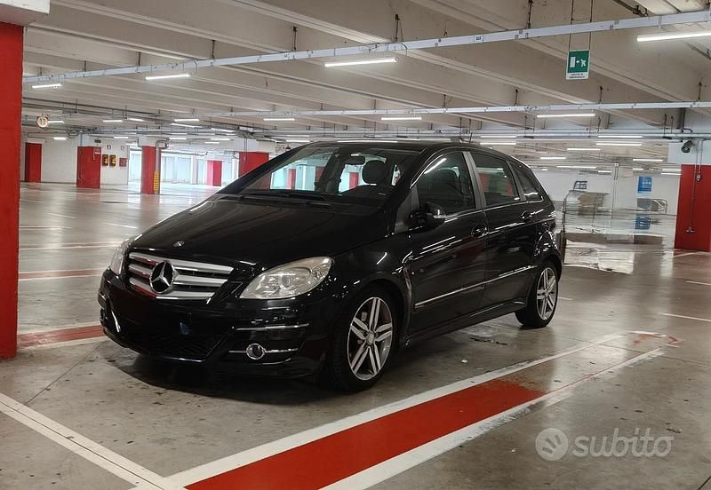 Nero Usata 2010 Mercedes B200 Monovolume | 2500 € (Super prezzo) - Immagine 1/4