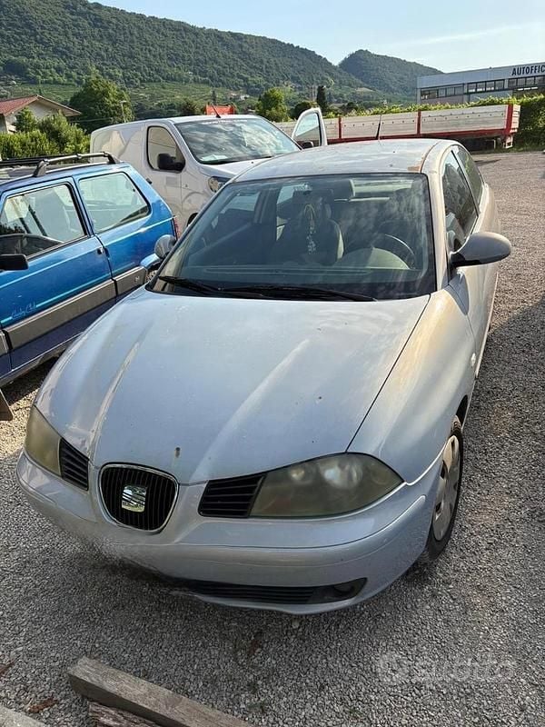 Usata Seat Ibiza 50 CV (36 kW) 2002 Grigio Utilitaria